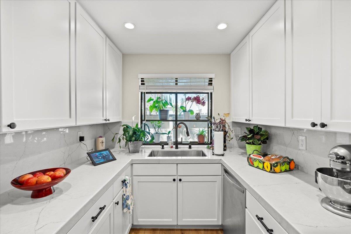 Detail Gallery Image 2 of 24 For 6342 Slippery Creek Ln, Citrus Heights,  CA 95621 - 3 Beds | 2/1 Baths