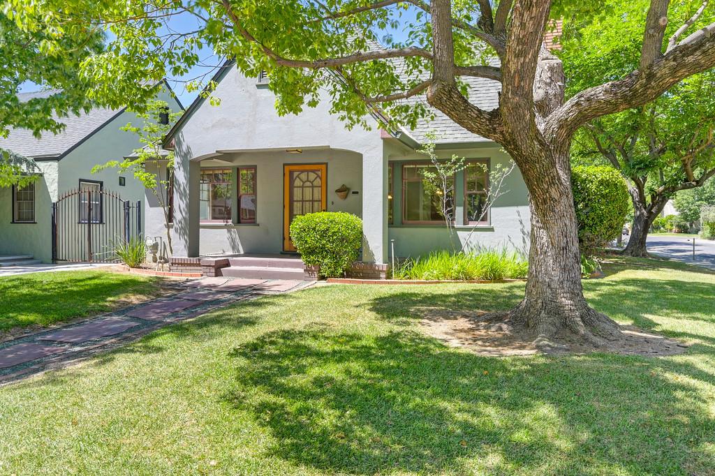 Detail Gallery Image 4 of 42 For 2665 3rd Ave, Sacramento,  CA 95818 - 2 Beds | 1 Baths