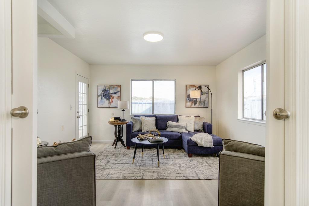 Detail Gallery Image 10 of 37 For 14 Fernwood Ct, Pittsburg,  CA 94565 - 4 Beds | 2/1 Baths