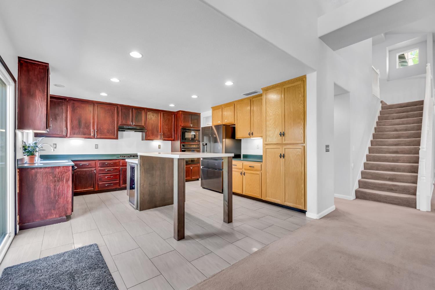 Detail Gallery Image 15 of 90 For 3309 Kittiwake Dr, Sacramento,  CA 95833 - 5 Beds | 3 Baths