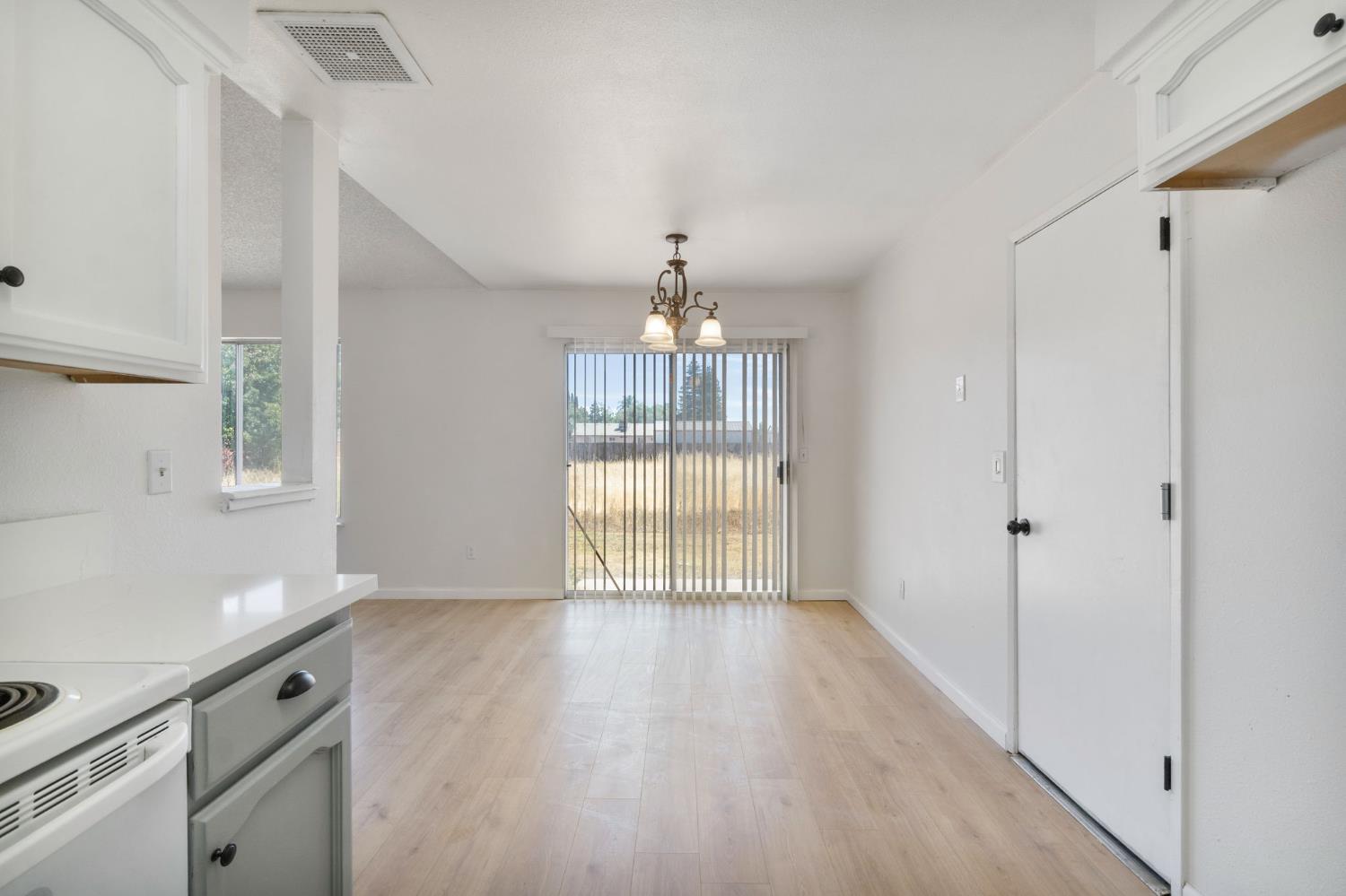 Detail Gallery Image 11 of 22 For 25732 Avenue 17, Madera,  CA 93638 - 3 Beds | 2 Baths