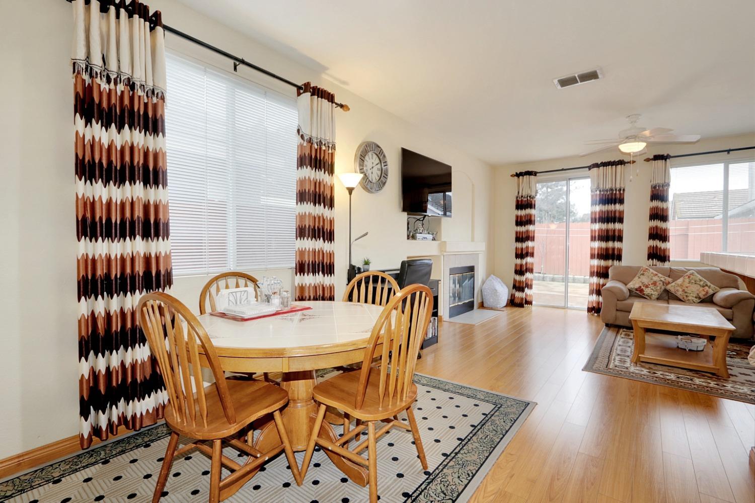 Detail Gallery Image 8 of 38 For 8275 Fanning Way, Sacramento,  CA 95829 - 3 Beds | 2 Baths