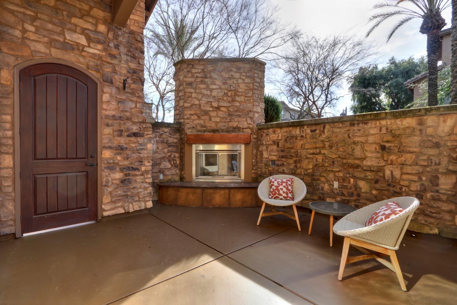 Detail Gallery Image 4 of 29 For 2430 Pavilions Place Ln #404,  Sacramento,  CA 95825 - 4 Beds | 3/1 Baths