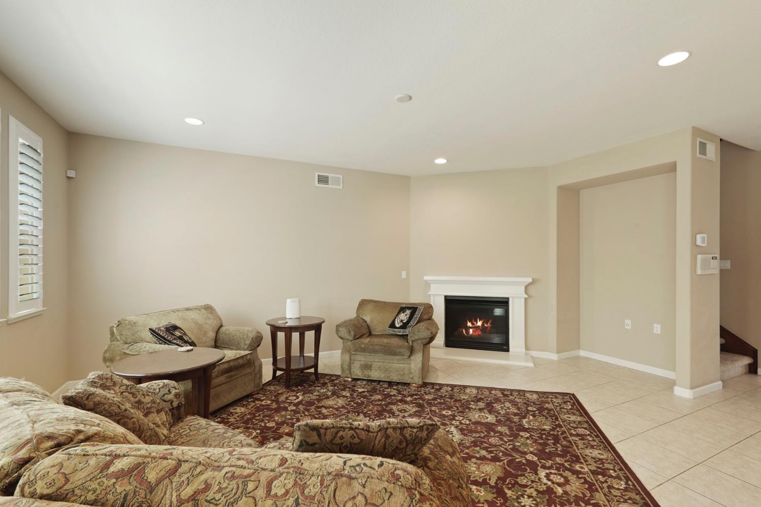 Detail Gallery Image 6 of 50 For 9734 Fall Valley Way, Sacramento,  CA 95829 - 5 Beds | 3 Baths