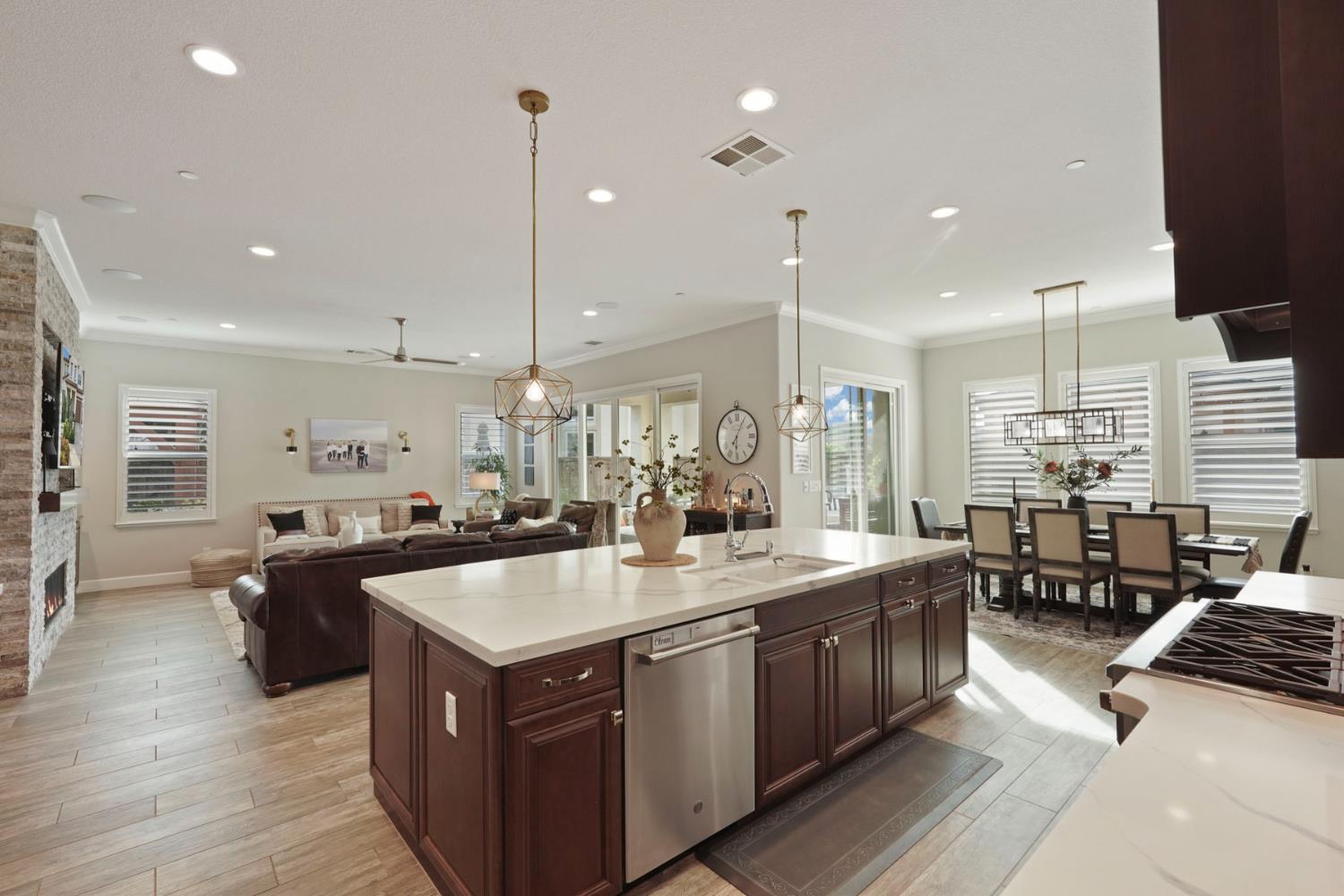 Detail Gallery Image 25 of 75 For 3021 Belmont Dr, Lodi,  CA 95242 - 5 Beds | 3/1 Baths