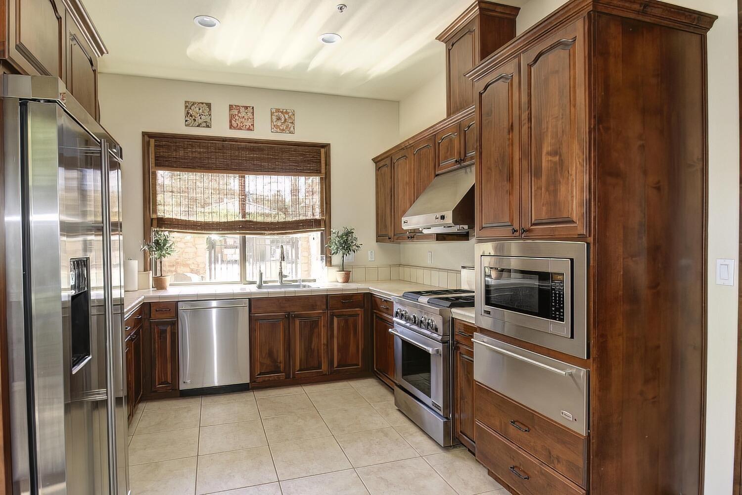 Detail Gallery Image 28 of 29 For 2430 Pavilions Place Ln #404,  Sacramento,  CA 95825 - 4 Beds | 3/1 Baths