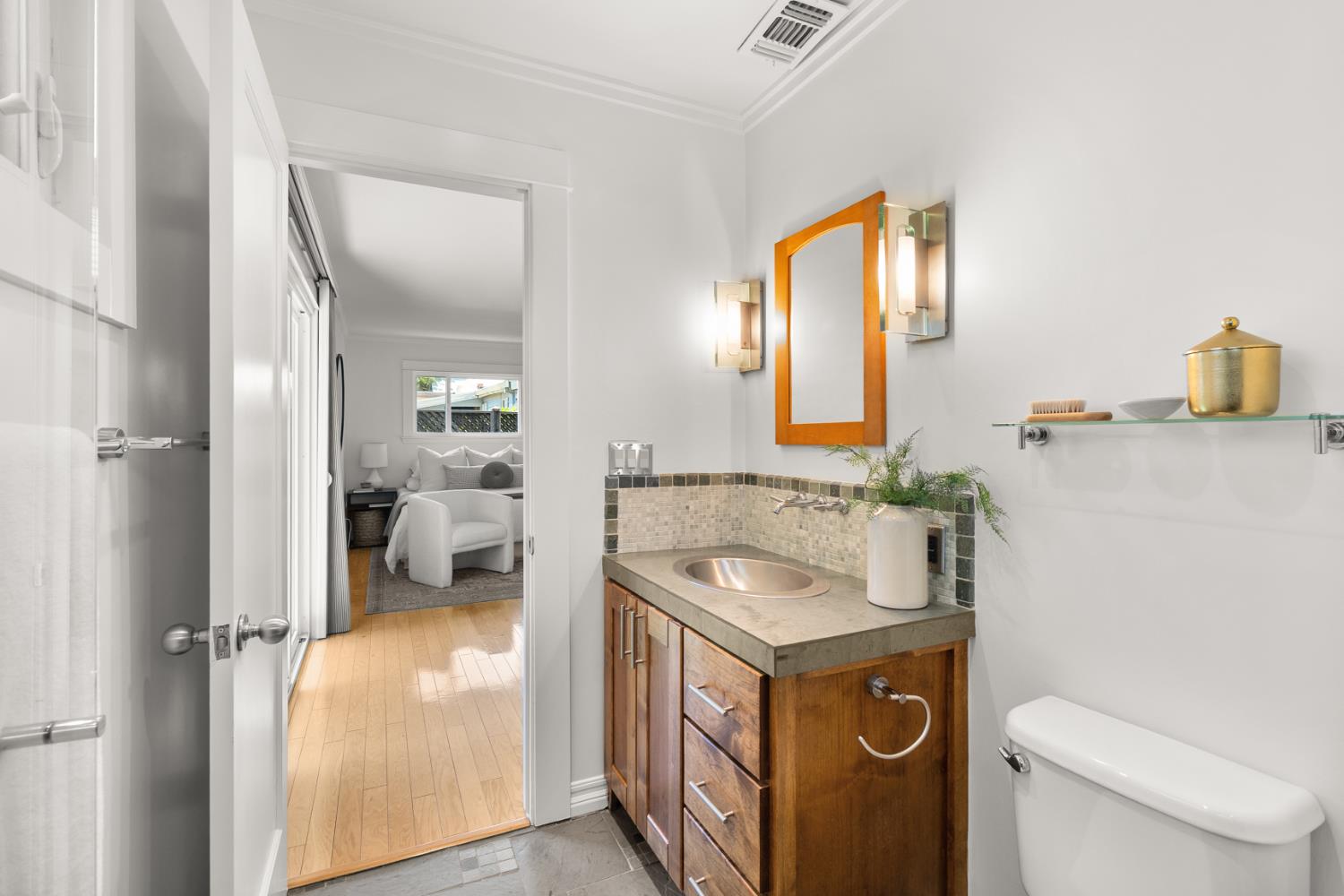 Detail Gallery Image 31 of 53 For 4860 U St, Sacramento,  CA 95817 - 3 Beds | 2 Baths