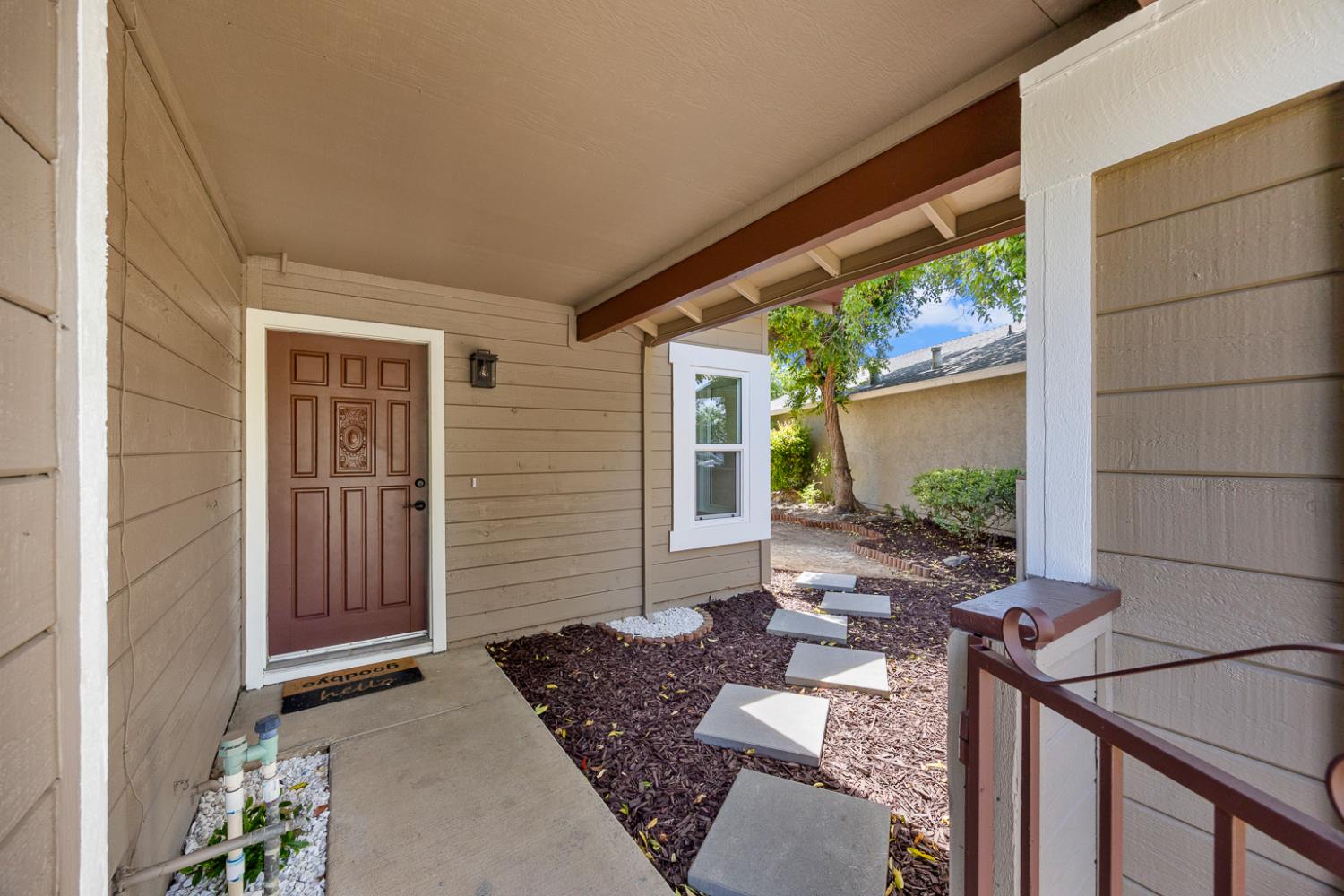Detail Gallery Image 3 of 25 For 7226 Eminent Ct, Sacramento,  CA 95842 - 3 Beds | 2 Baths
