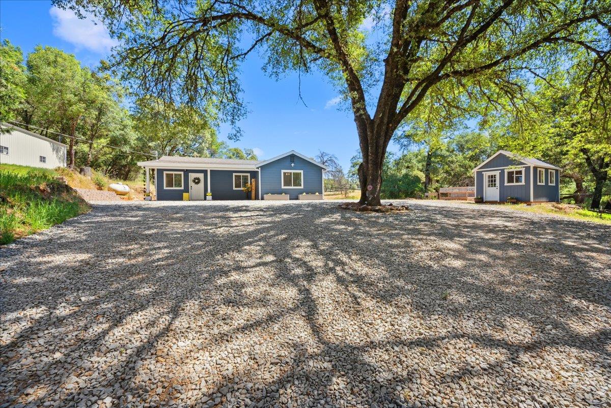 Pineapple Court, Grass Valley, California image 43