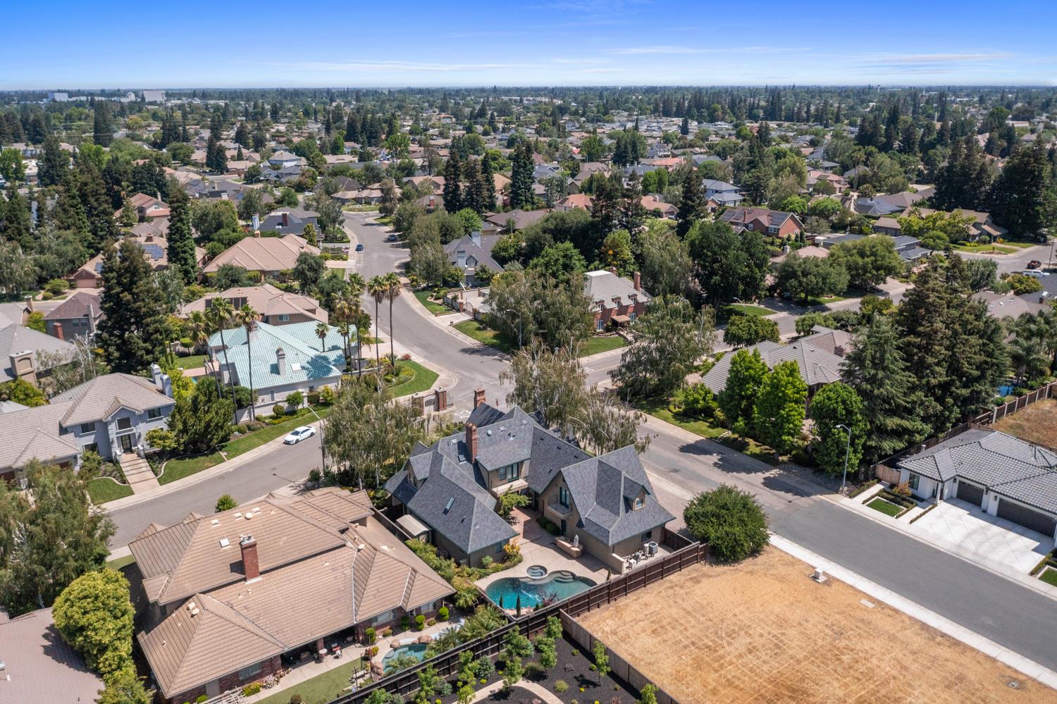 Detail Gallery Image 72 of 81 For 2410 Brittany Ct, Lodi,  CA 95242 - 4 Beds | 4/1 Baths