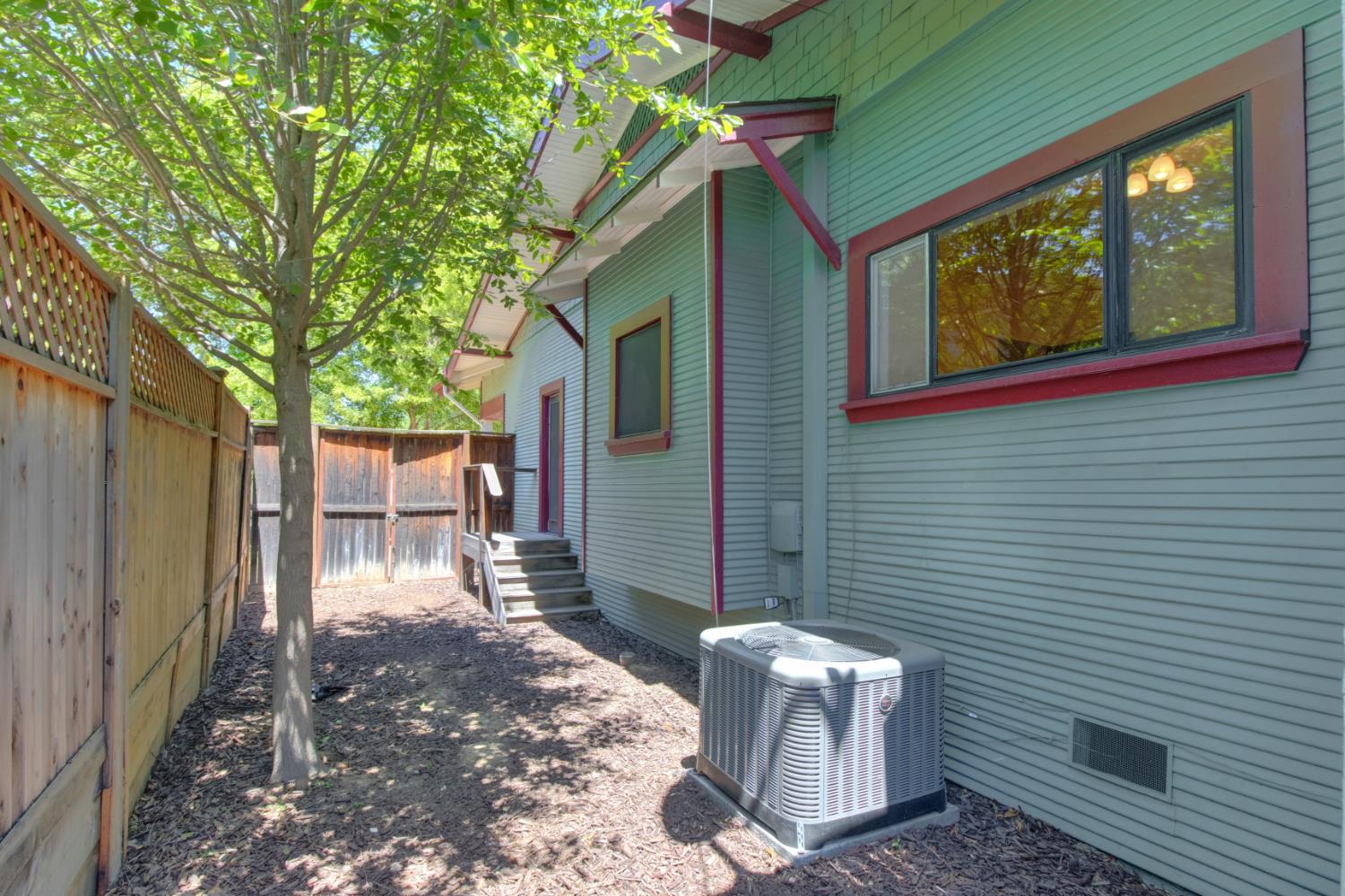 Detail Gallery Image 44 of 53 For 4860 U St, Sacramento,  CA 95817 - 3 Beds | 2 Baths