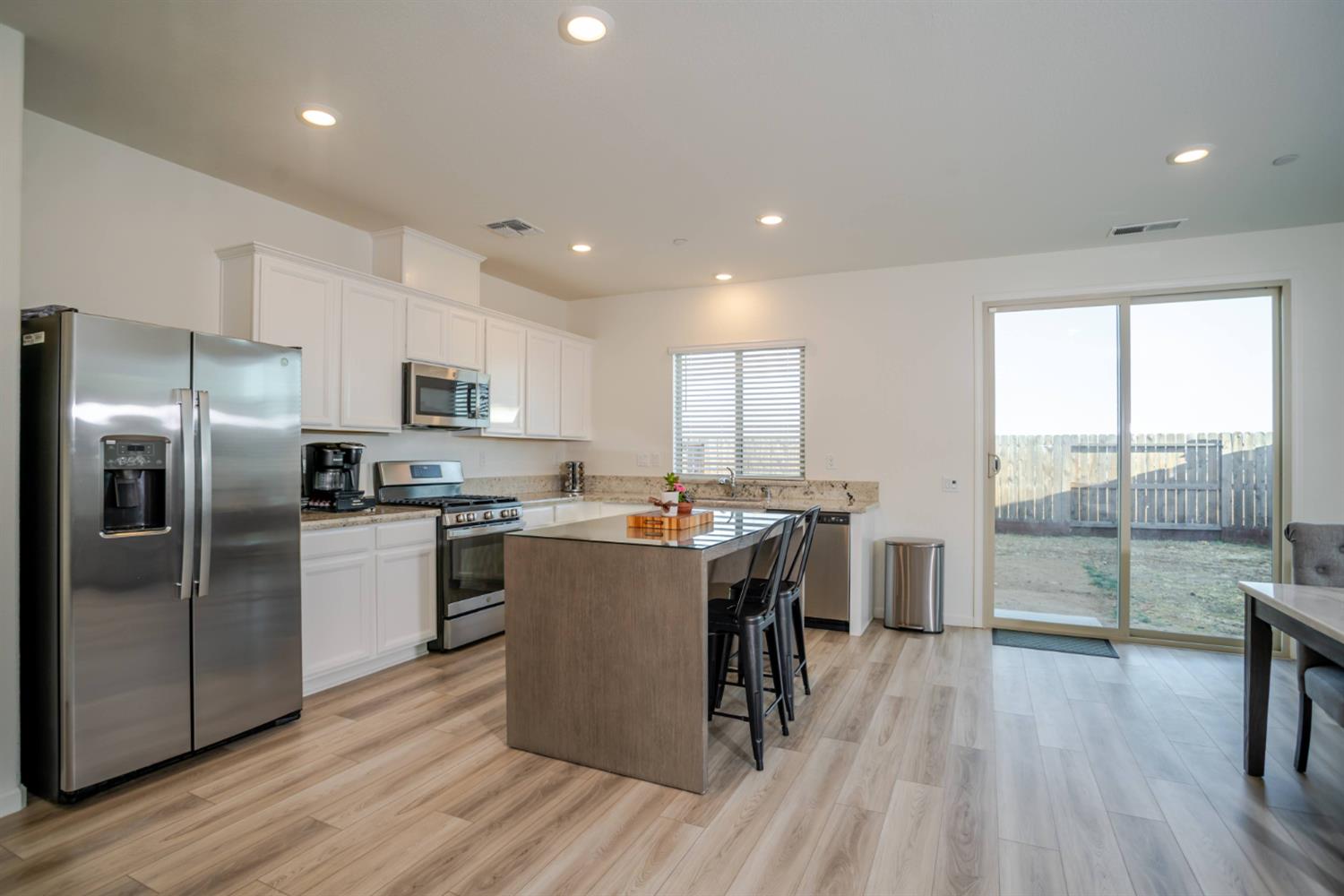 Detail Gallery Image 6 of 43 For 12808 Scholarly Way, Rancho Cordova,  CA 95742 - 5 Beds | 3/1 Baths