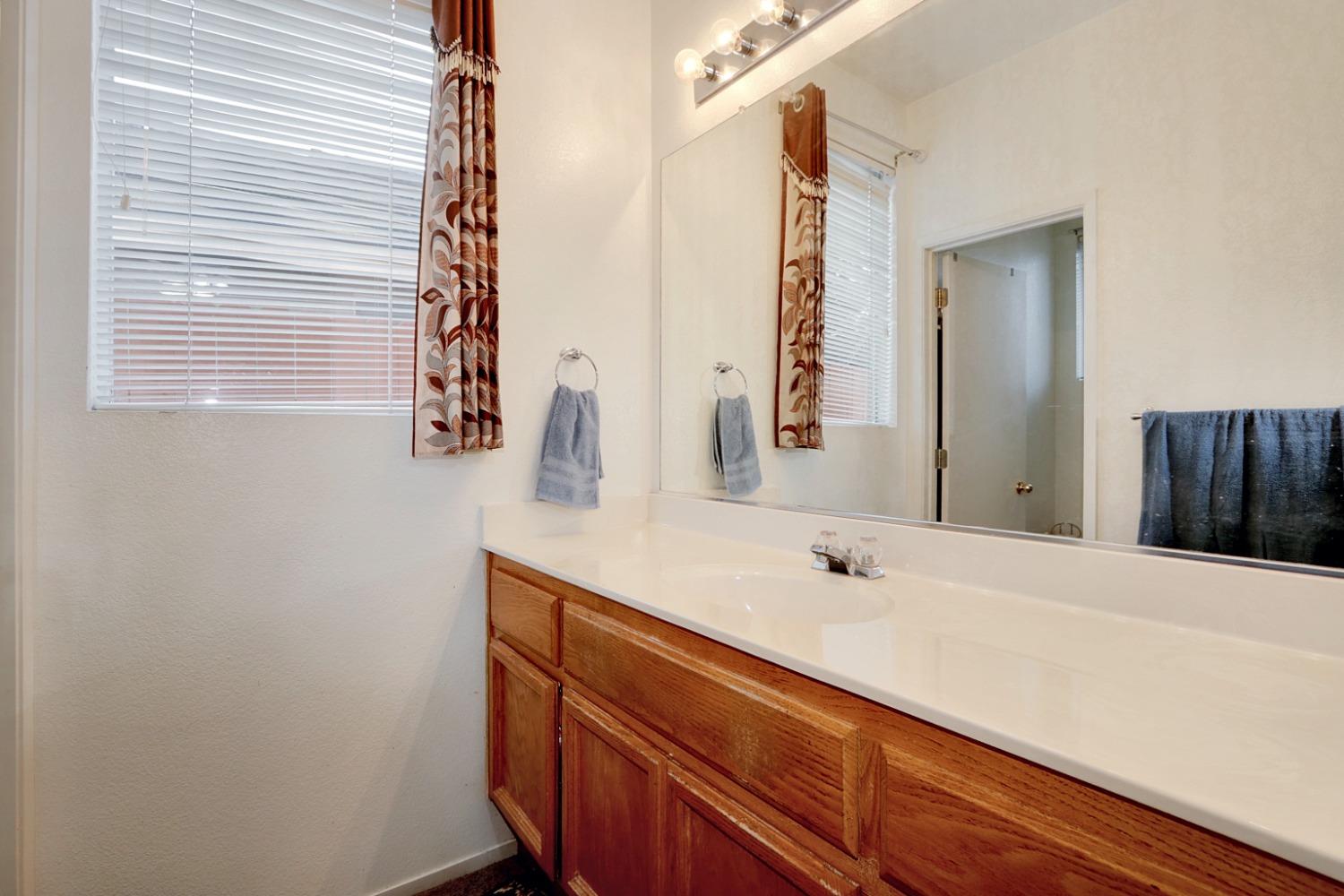 Detail Gallery Image 27 of 38 For 8275 Fanning Way, Sacramento,  CA 95829 - 3 Beds | 2 Baths