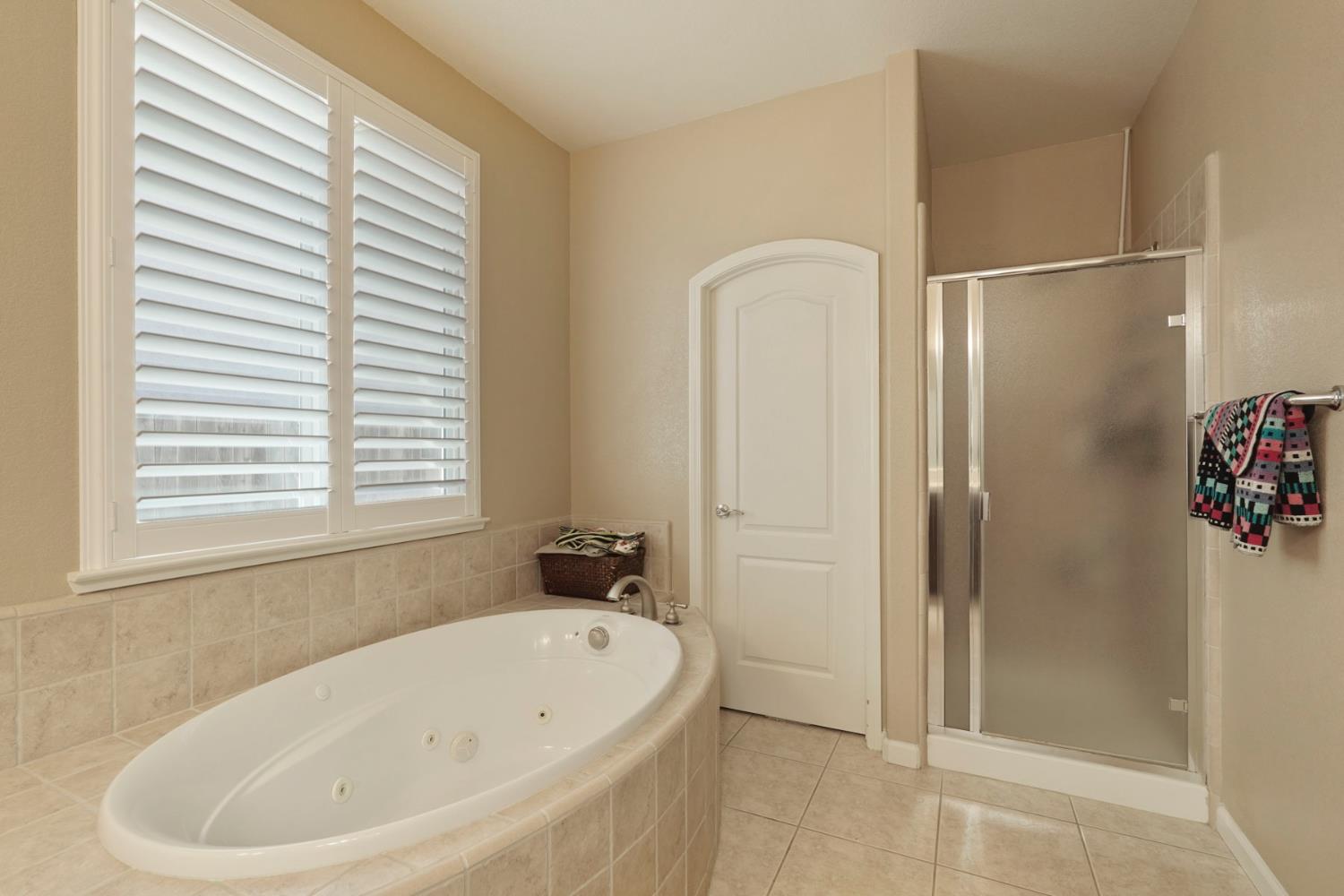 Detail Gallery Image 20 of 50 For 9734 Fall Valley Way, Sacramento,  CA 95829 - 5 Beds | 3 Baths