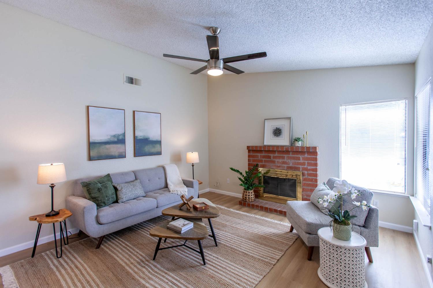Detail Gallery Image 5 of 28 For 2949 Candido Dr, Sacramento,  CA 95833 - 2 Beds | 2 Baths