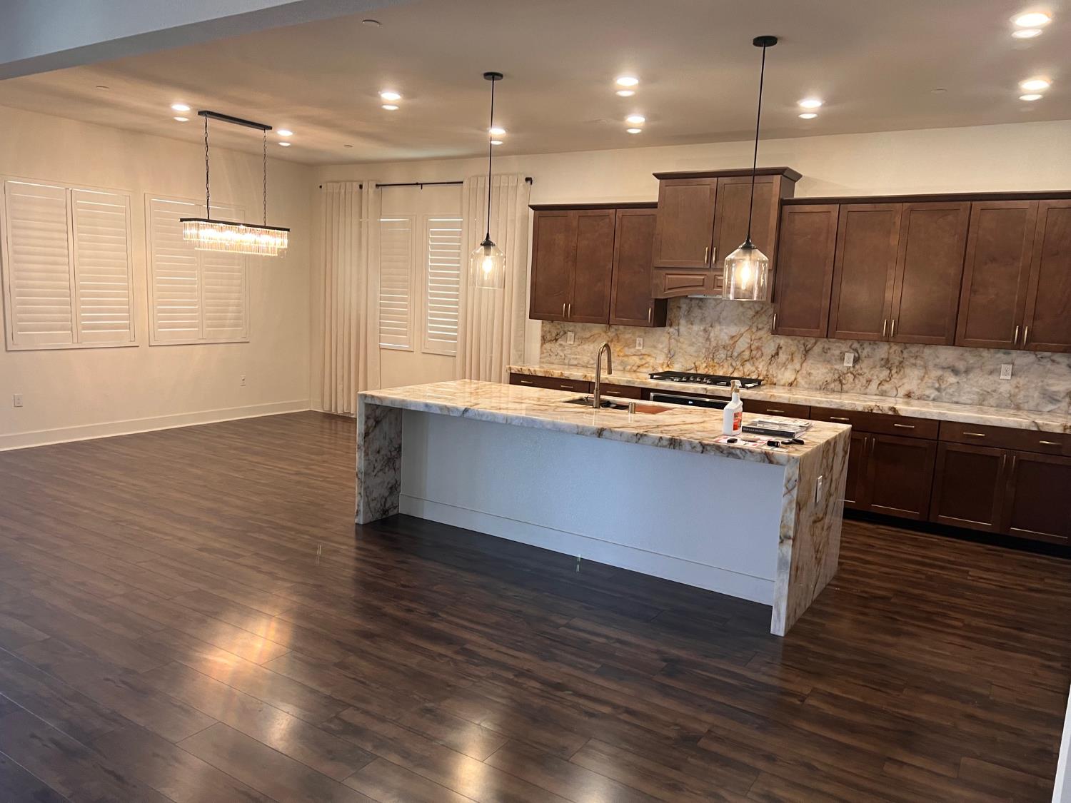 Detail Gallery Image 3 of 19 For 6281 Element Ln, Roseville,  CA 95747 - 3 Beds | 3/1 Baths