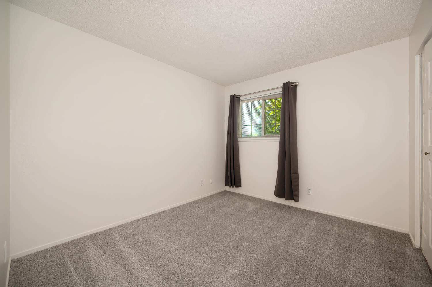 Detail Gallery Image 24 of 34 For 3017 Nikol, Sacramento,  CA 95826 - 4 Beds | 2/1 Baths