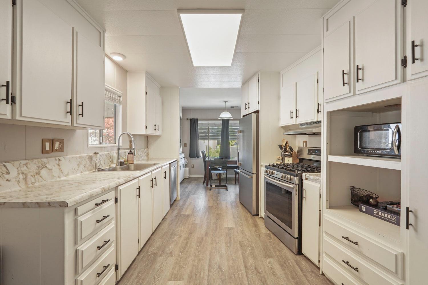 Detail Gallery Image 8 of 37 For 19690 N Highway 99 64, Acampo,  CA 95220 - 2 Beds | 2 Baths