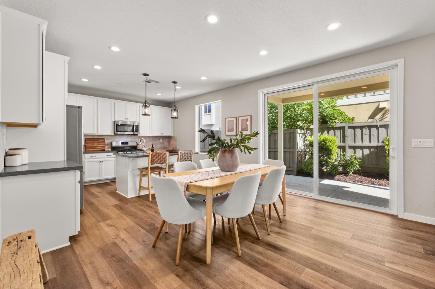 Detail Gallery Image 18 of 78 For 3565 Forney Way, Sacramento,  CA 95816 - 4 Beds | 2/1 Baths