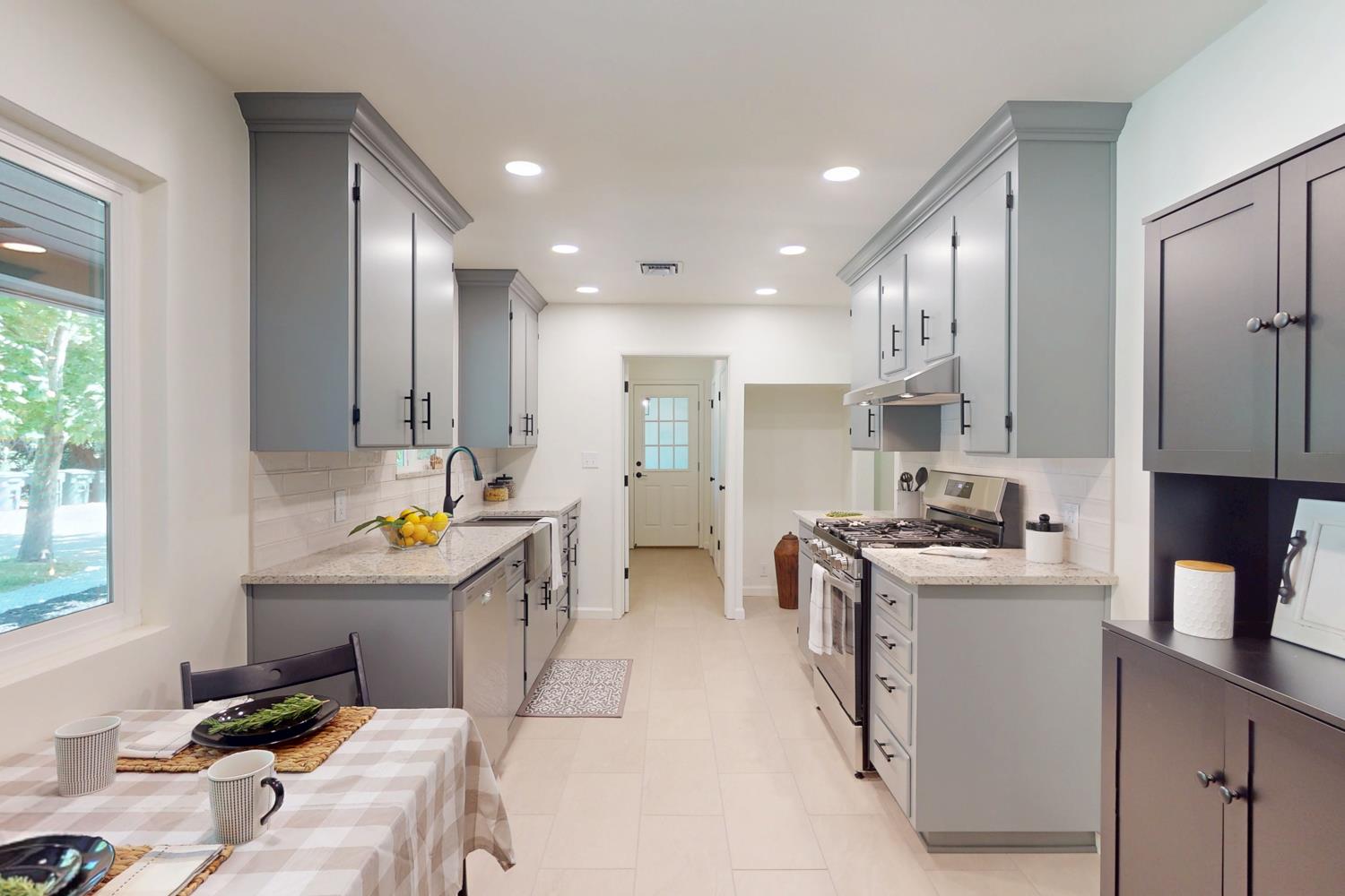 Detail Gallery Image 4 of 56 For 889 Jones Rd, Yuba City,  CA 95991 - 4 Beds | 1/1 Baths