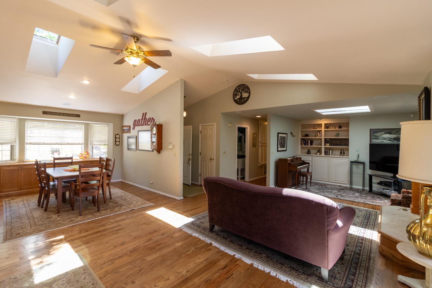 Detail Gallery Image 8 of 66 For 18069 Norlene Way, Grass Valley,  CA 95949 - 3 Beds | 3 Baths