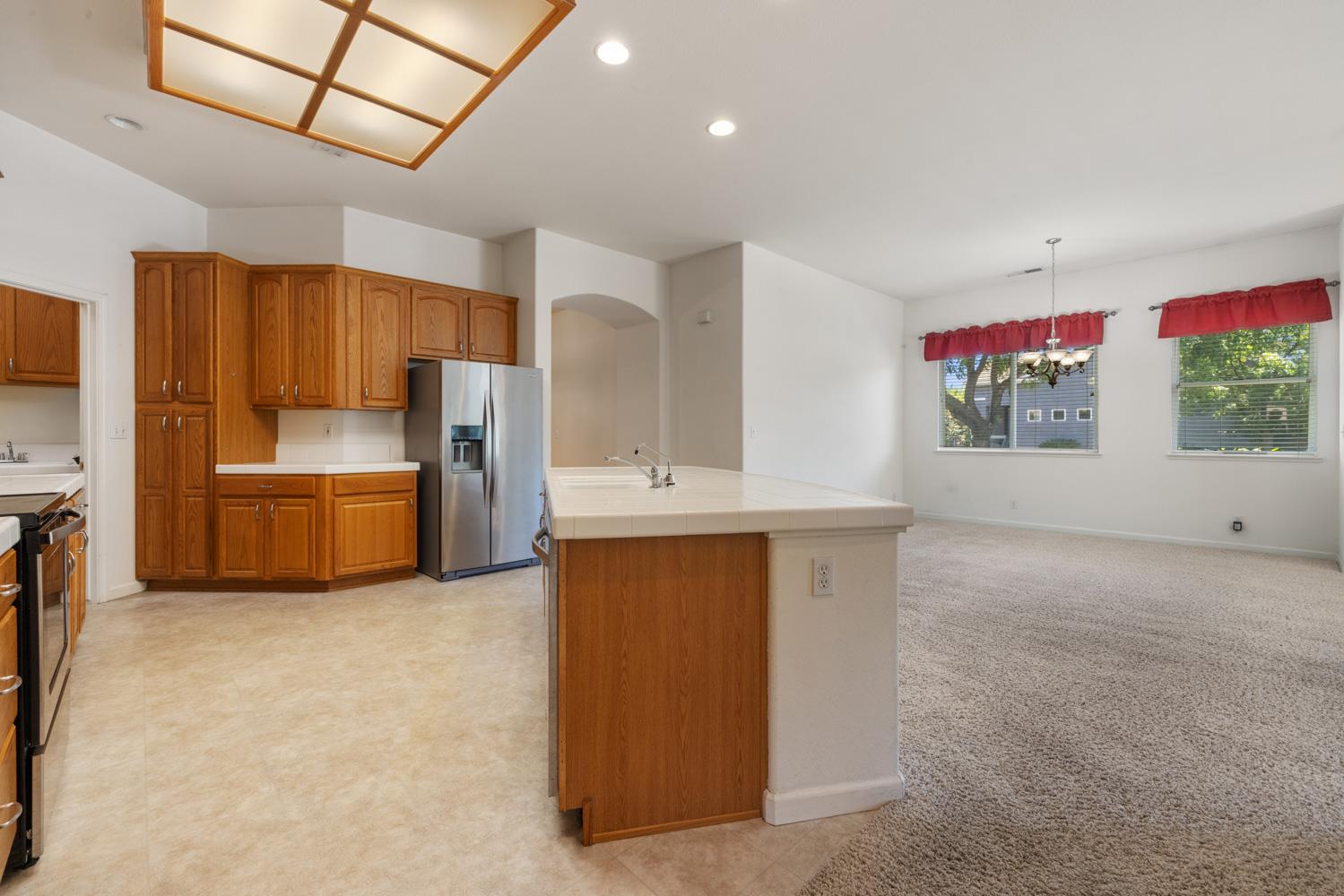 Detail Gallery Image 8 of 40 For 2264 Autumn Moon Way, Turlock,  CA 95382 - 4 Beds | 3 Baths