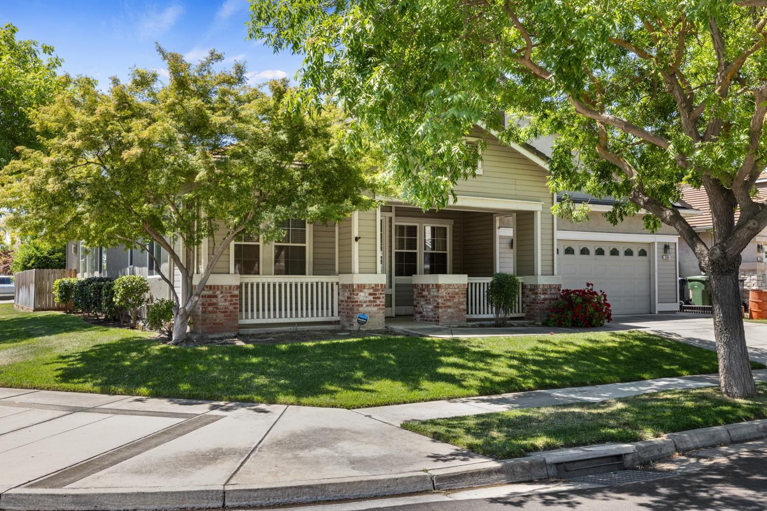 Detail Gallery Image 1 of 40 For 2264 Autumn Moon Way, Turlock,  CA 95382 - 4 Beds | 3 Baths