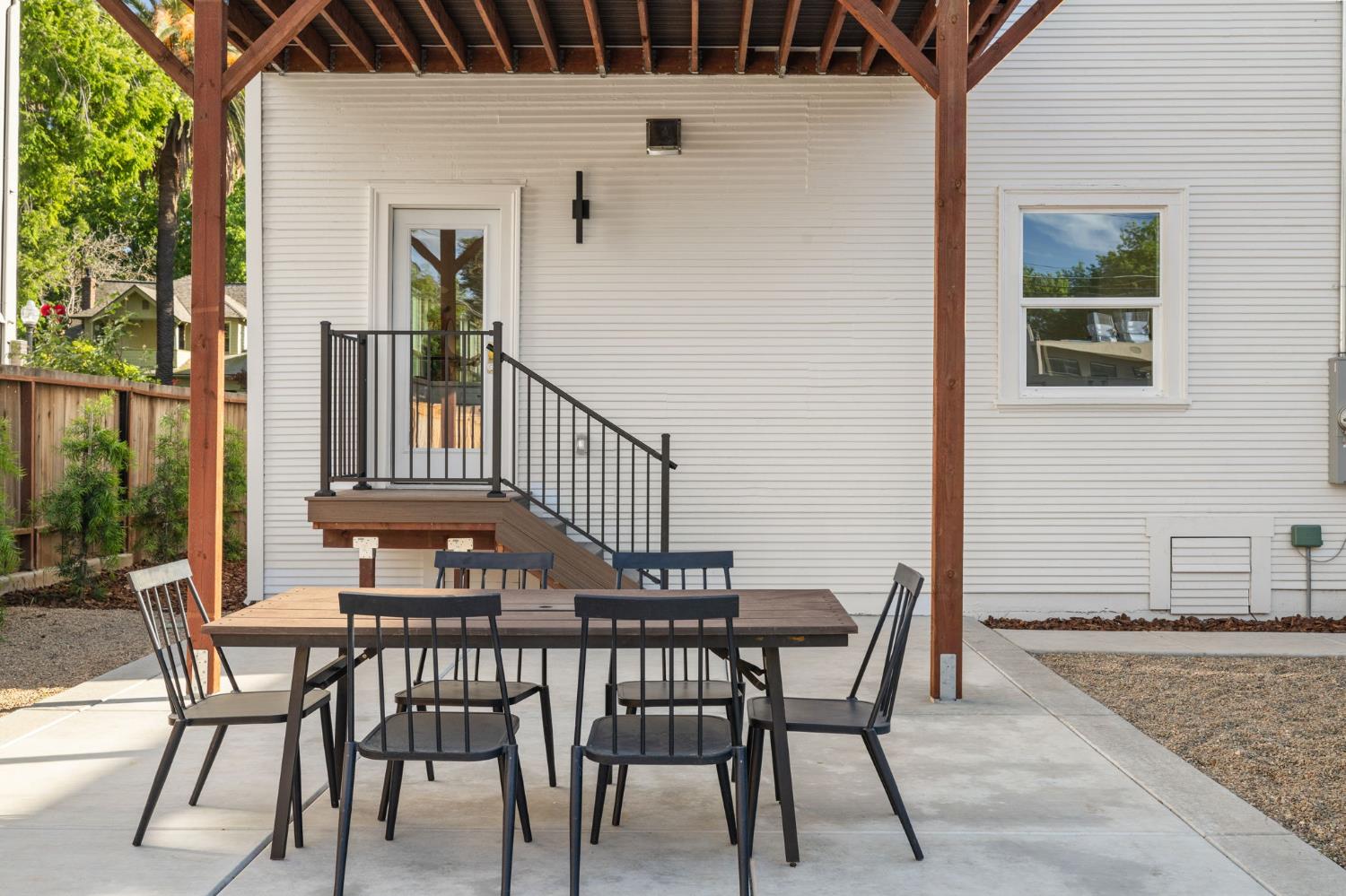 Detail Gallery Image 59 of 73 For 1421 T St, Sacramento,  CA 95811 - 4 Beds | 3 Baths