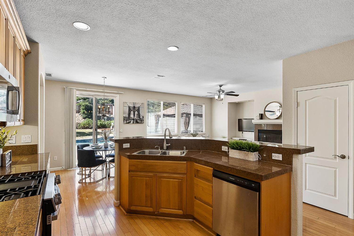 Detail Gallery Image 19 of 50 For 1200 Emerald Oak Rd, Roseville,  CA 95678 - 5 Beds | 3 Baths