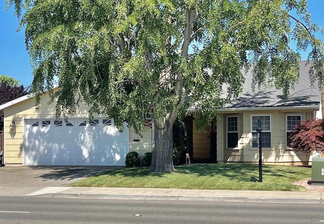 Detail Gallery Image 1 of 1 For 834 N Ham Ln, Lodi,  CA 95242 - 3 Beds | 2 Baths