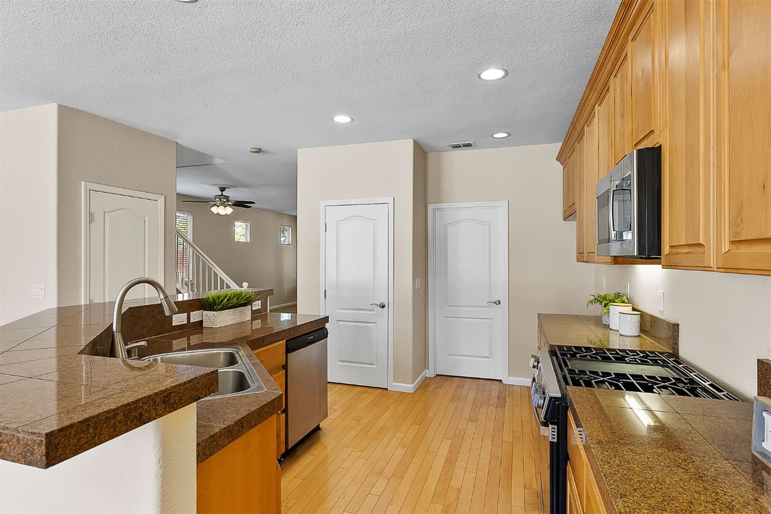 Detail Gallery Image 17 of 50 For 1200 Emerald Oak Rd, Roseville,  CA 95678 - 5 Beds | 3 Baths