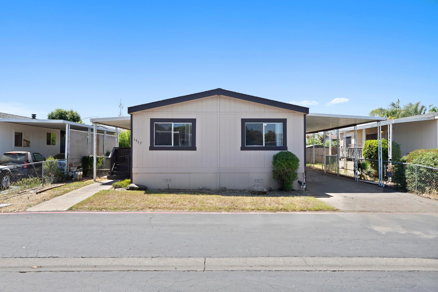 Detail Gallery Image 1 of 30 For 1517 Panthers Lane, Modesto,  CA 95355 - 3 Beds | 2 Baths