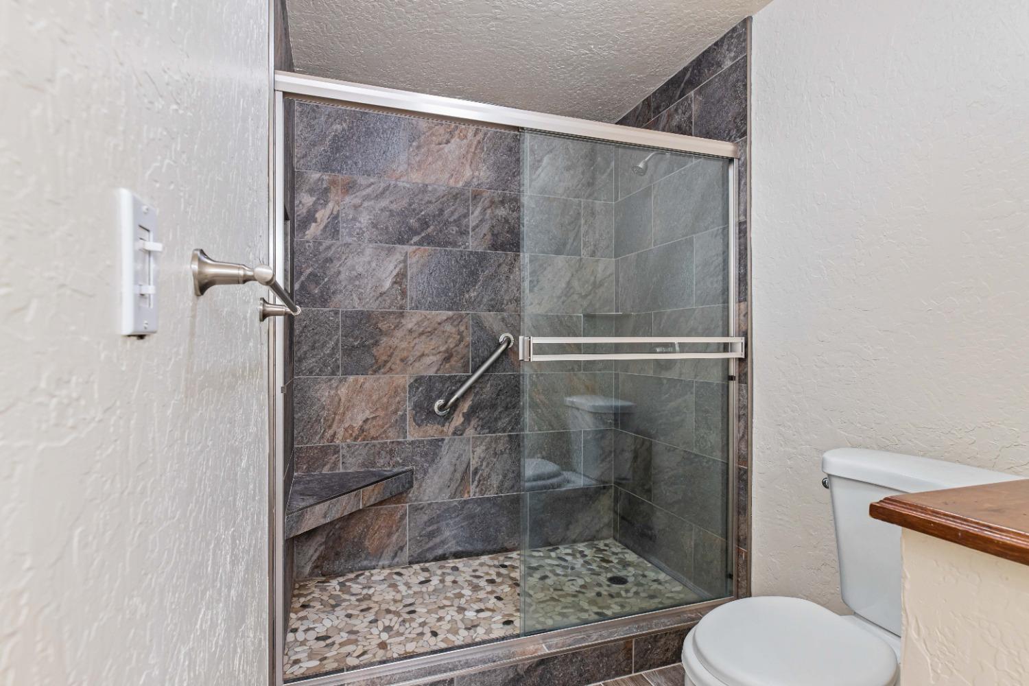 Detail Gallery Image 10 of 47 For 221 N Grant Ave, Manteca,  CA 95336 - 3 Beds | 2/1 Baths