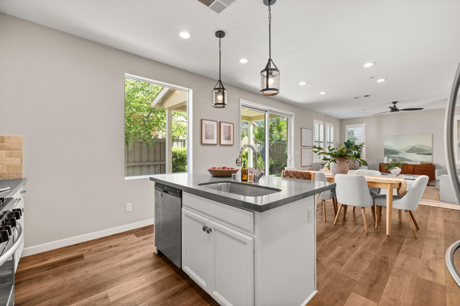 Detail Gallery Image 24 of 78 For 3565 Forney Way, Sacramento,  CA 95816 - 4 Beds | 2/1 Baths