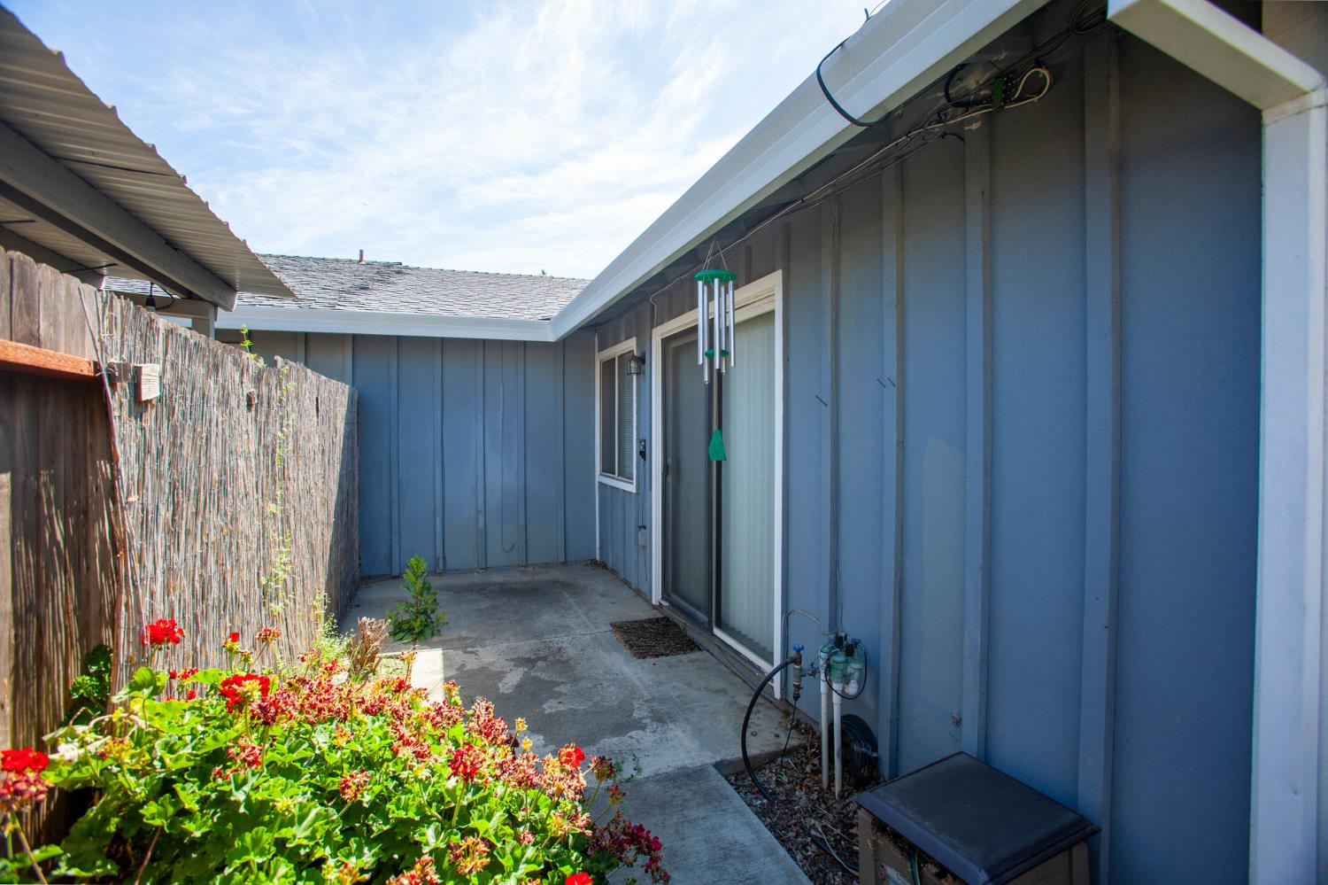 Detail Gallery Image 27 of 28 For 2949 Candido Dr, Sacramento,  CA 95833 - 2 Beds | 2 Baths
