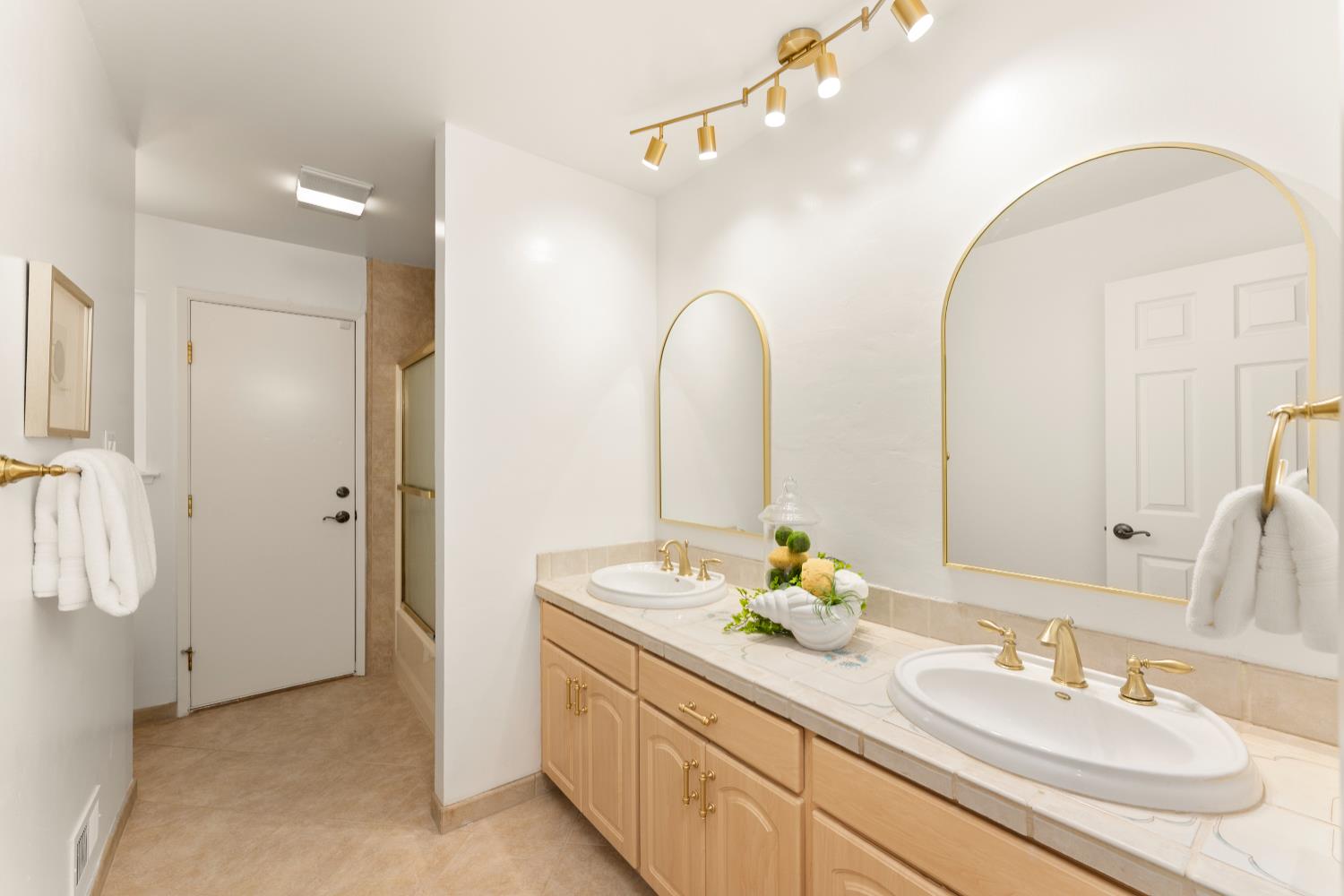 Detail Gallery Image 20 of 47 For 6836 Westmore Way, Carmichael,  CA 95608 - 4 Beds | 2 Baths