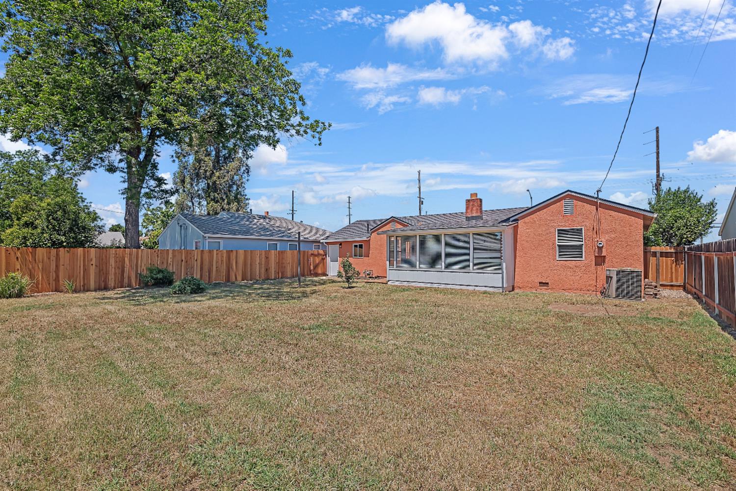 Detail Gallery Image 24 of 29 For 6350 Fruitridge Rd, Sacramento,  CA 95820 - 2 Beds | 1 Baths