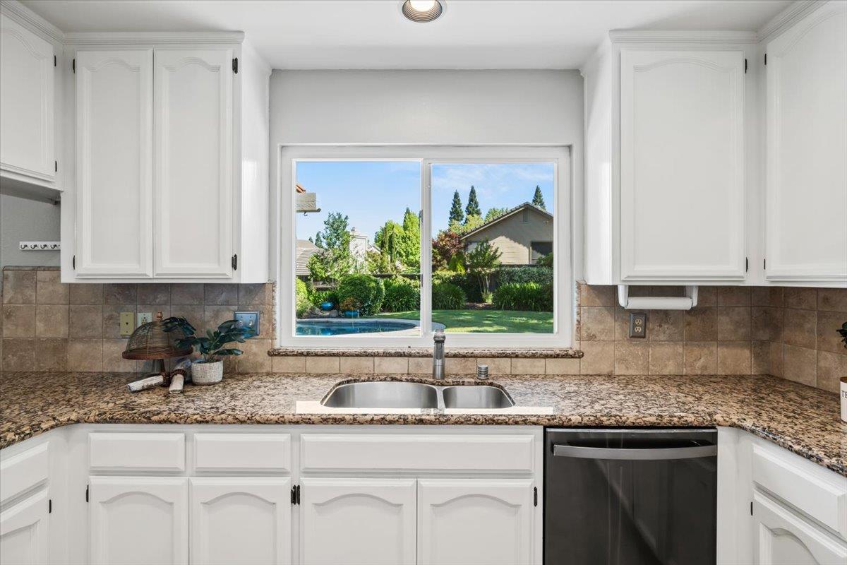 Detail Gallery Image 10 of 35 For 2323 Thistle Down Dr, Roseville,  CA 95661 - 4 Beds | 3 Baths