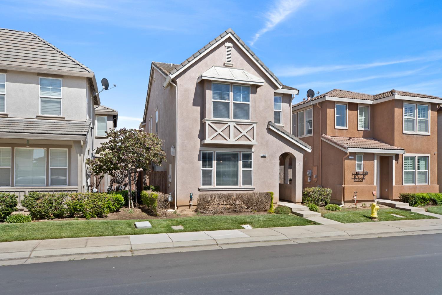 Detail Gallery Image 2 of 33 For 2816 Hawaiian Petrel Ave, Modesto,  CA 95355 - 3 Beds | 2/1 Baths