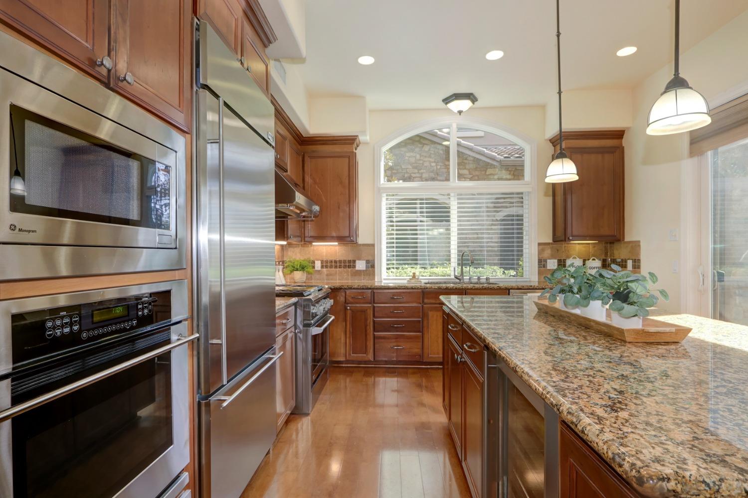 Detail Gallery Image 10 of 29 For 2430 Pavilions Place Ln #404,  Sacramento,  CA 95825 - 4 Beds | 3/1 Baths