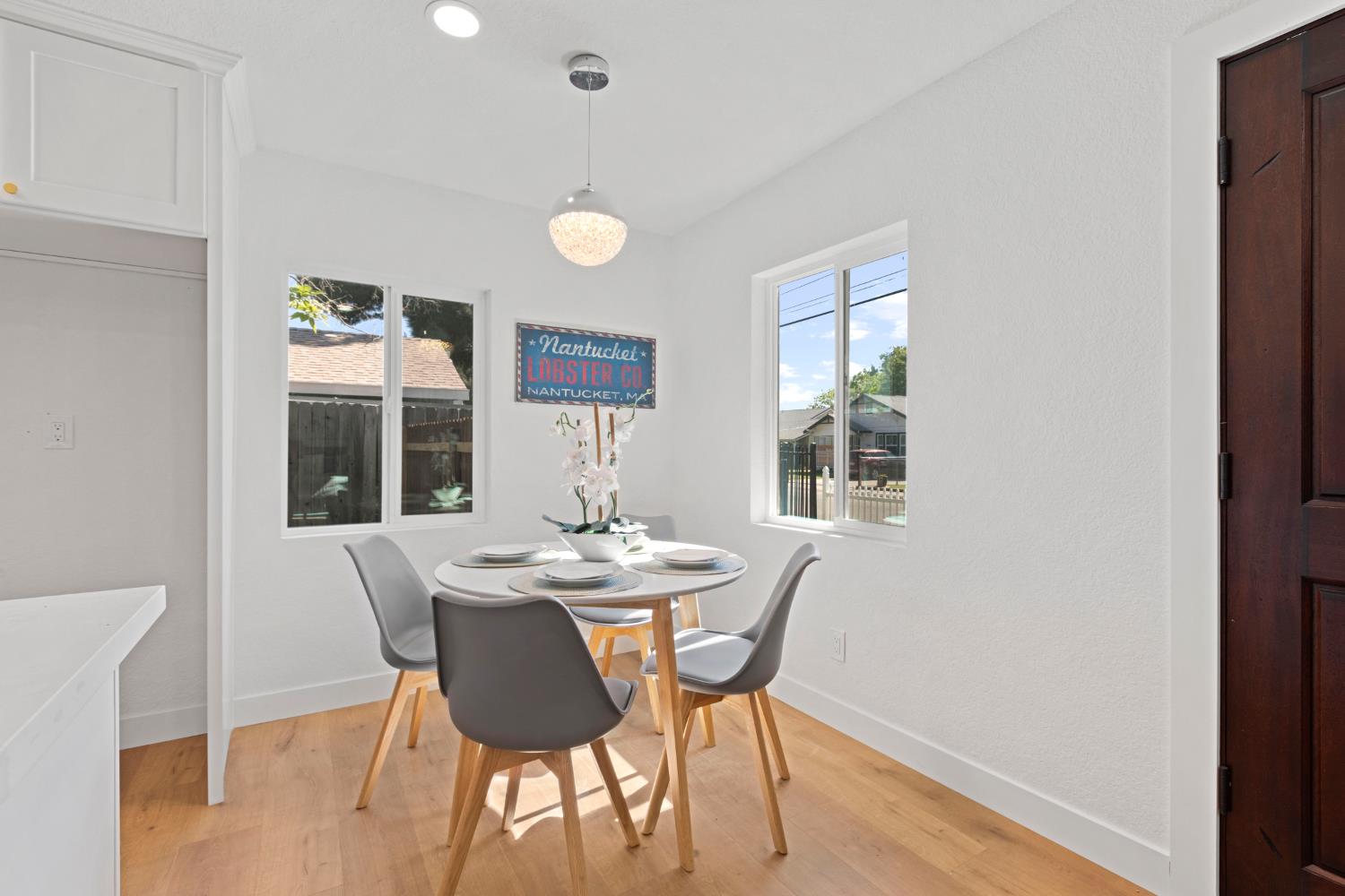 Detail Gallery Image 11 of 27 For 5121 Mendocino Blvd, Sacramento,  CA 95820 - 3 Beds | 1 Baths