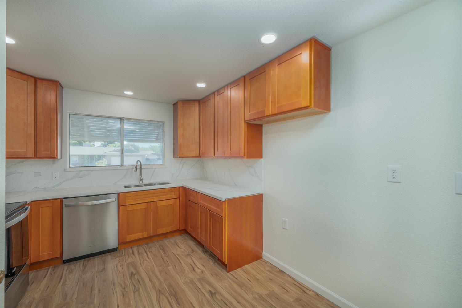 Detail Gallery Image 24 of 39 For 13137 Bentley St, Waterford,  CA 95386 - 3 Beds | 2 Baths