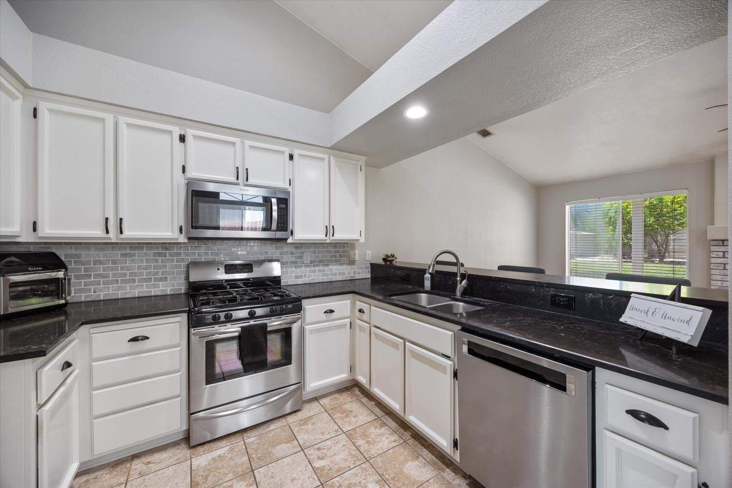 Detail Gallery Image 9 of 31 For 8345 Clear Corrie Ct, Antelope,  CA 95843 - 4 Beds | 2 Baths