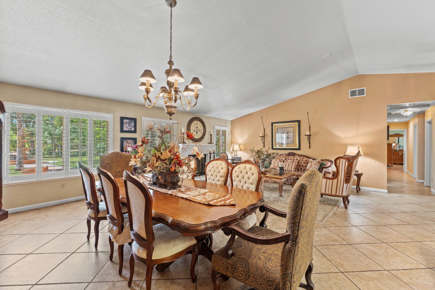 Detail Gallery Image 10 of 77 For 8141 Bellingrath Dr, Elverta,  CA 95626 - 5 Beds | 3 Baths