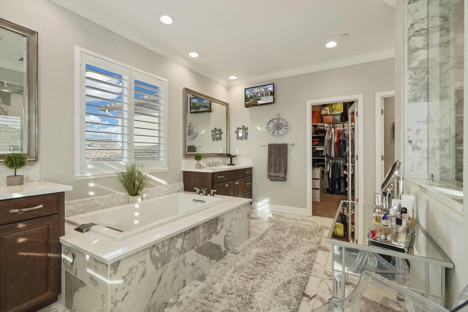 Detail Gallery Image 52 of 75 For 3021 Belmont Dr, Lodi,  CA 95242 - 5 Beds | 3/1 Baths