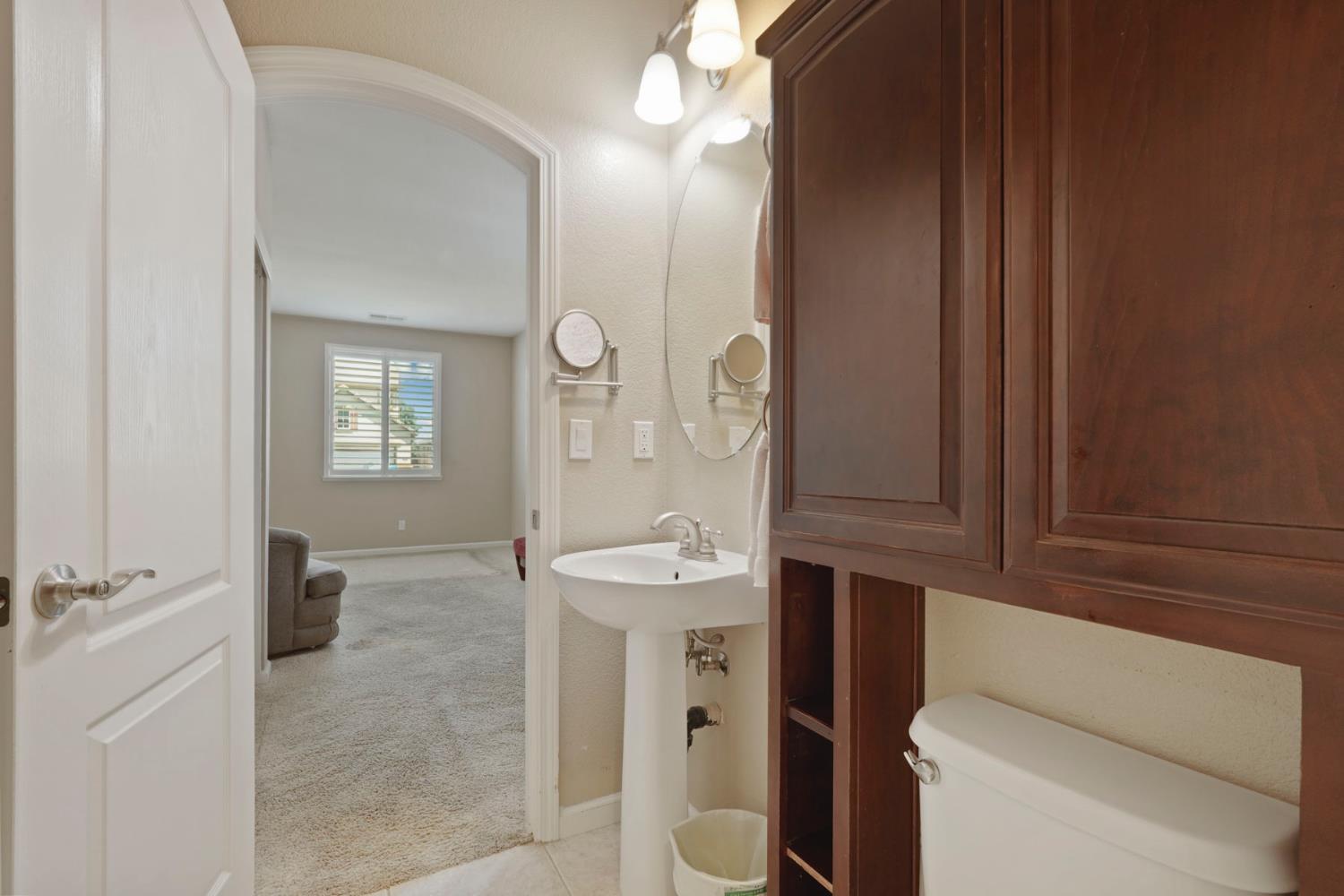 Detail Gallery Image 16 of 50 For 9734 Fall Valley Way, Sacramento,  CA 95829 - 5 Beds | 3 Baths
