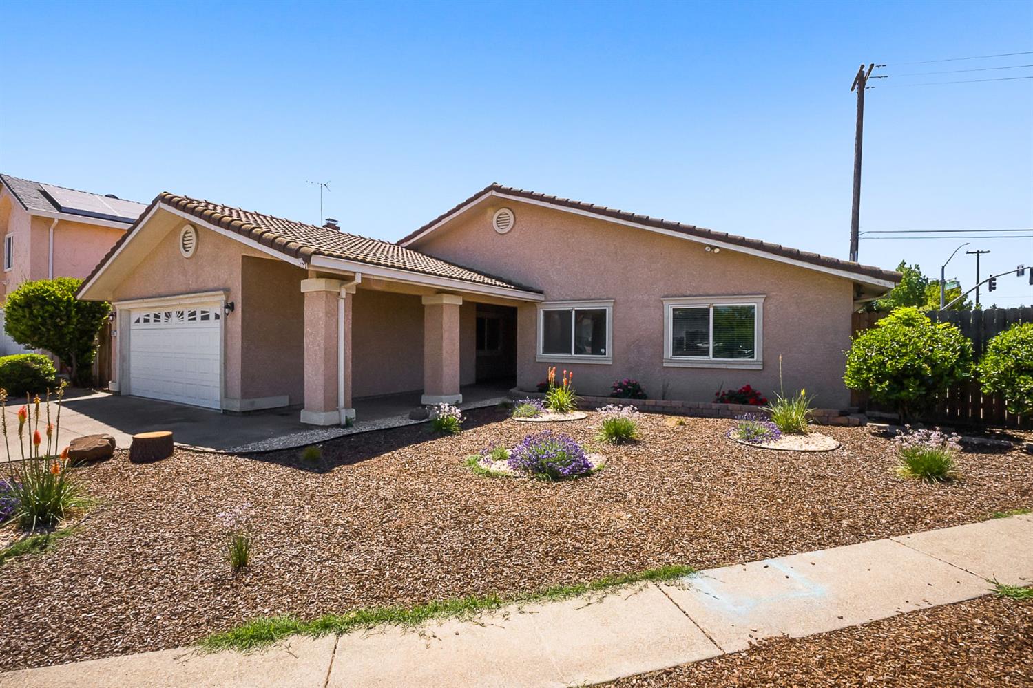Detail Gallery Image 6 of 33 For 3461 Birch Tree Way, Sacramento,  CA 95826 - 4 Beds | 2 Baths