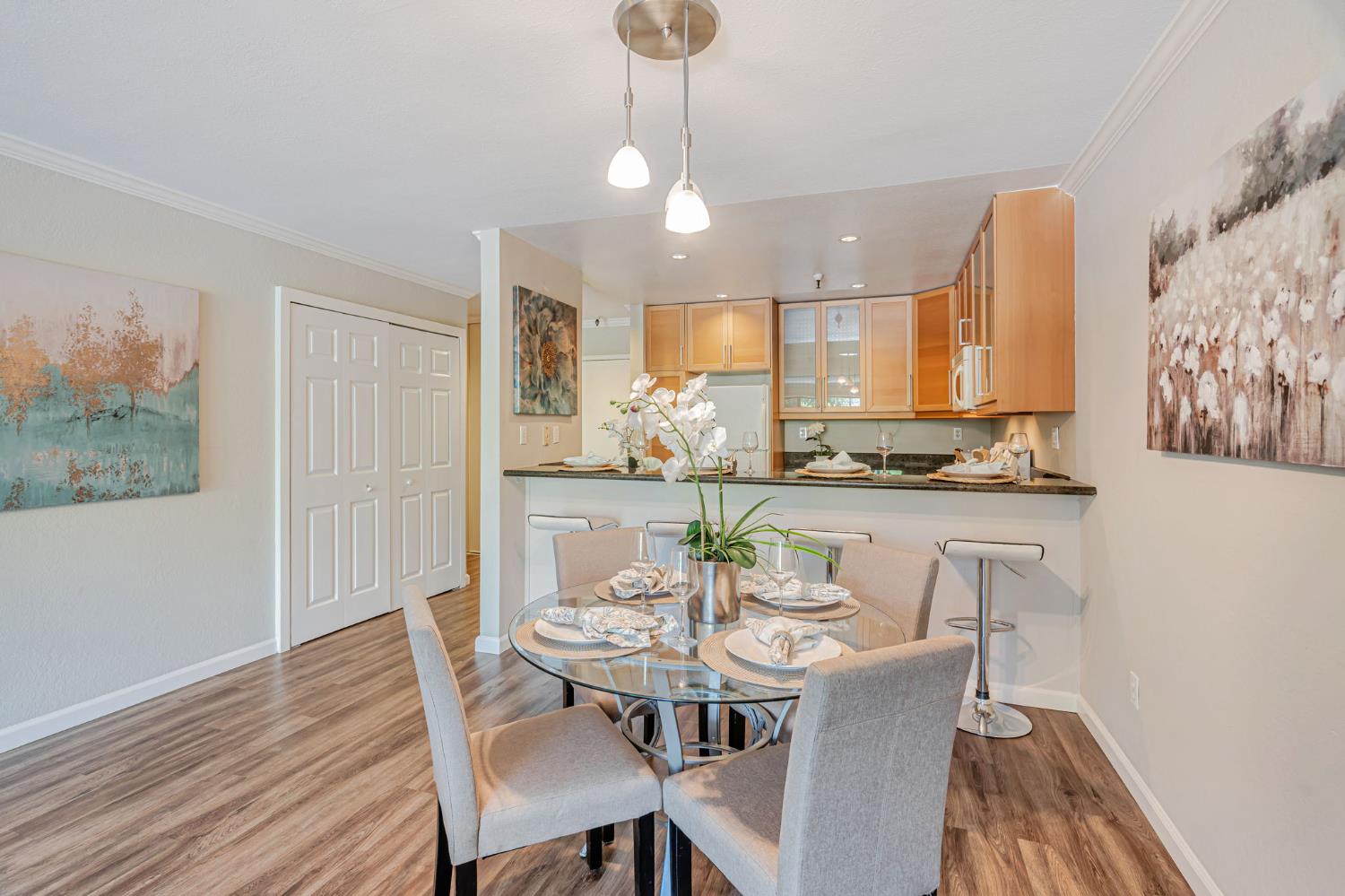 Detail Gallery Image 16 of 44 For 725 Mariposa Ave #102,  Mountain View,  CA 94041 - 2 Beds | 2 Baths