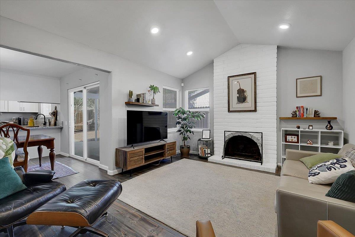 Detail Gallery Image 6 of 43 For 8977 Brydon Way, Sacramento,  CA 95826 - 4 Beds | 2 Baths