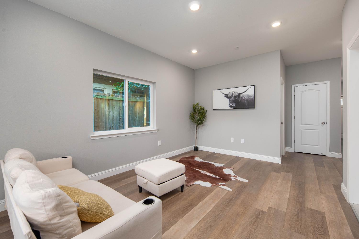 Detail Gallery Image 18 of 54 For 745 W Harding Way, Stockton,  CA 95204 - 5 Beds | 3 Baths